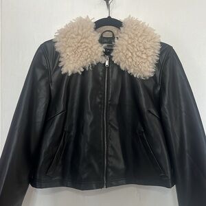 Vintage-Inspired Black Faux Leather Jacket with Shearling Collar